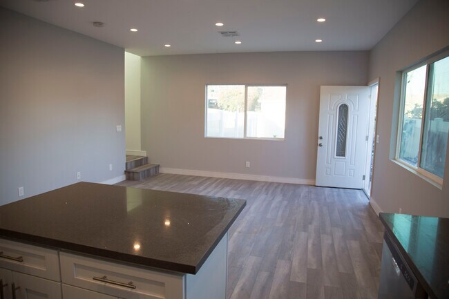 Building Photo - 6708 Morella Ave