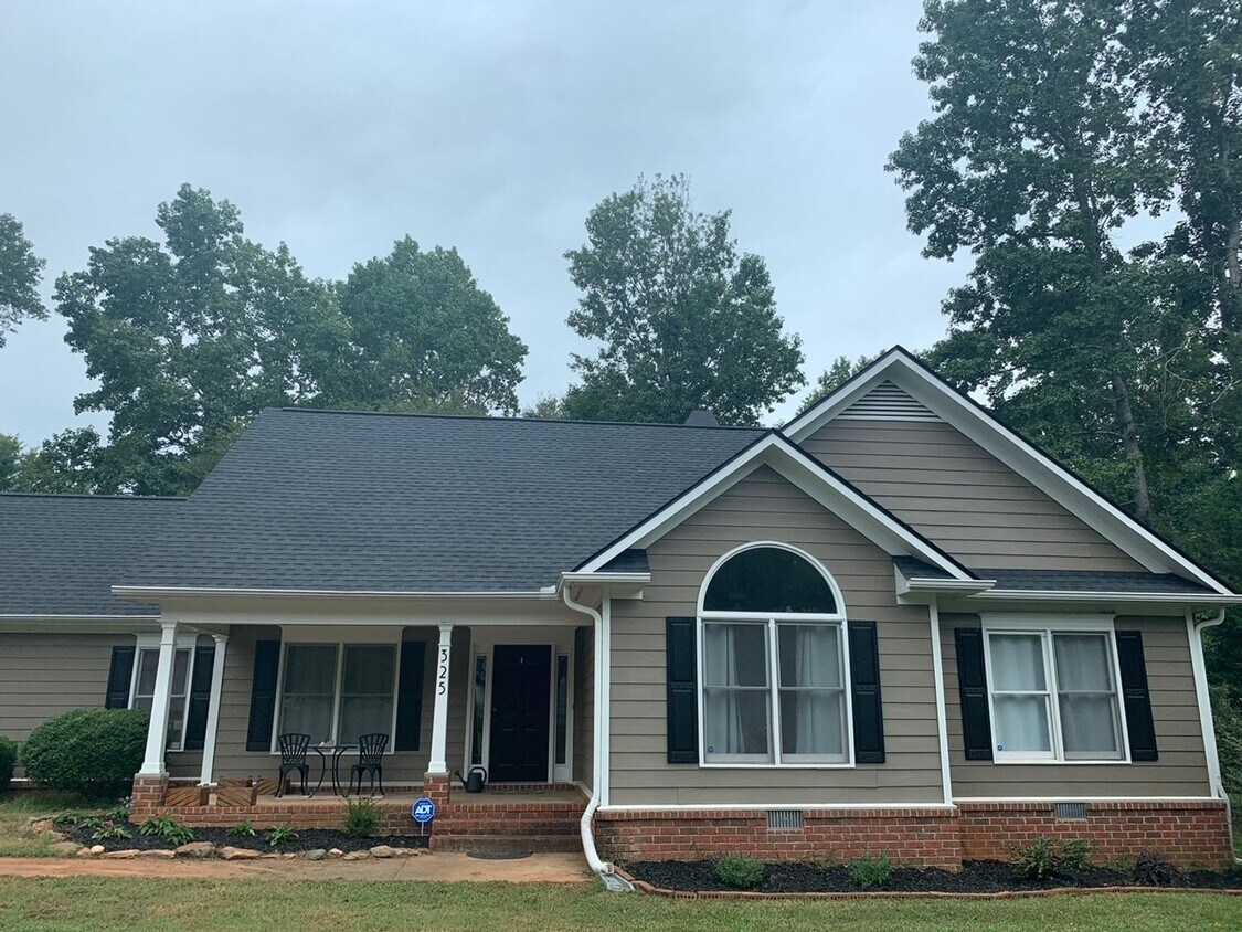 Eastside Three Bedroom Available for Rent July 2026 - Eastside Three Bedroom Available for Rent July 2026