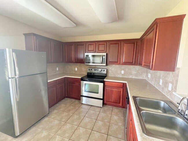 Building Photo - Beautiful 3-bedroom 2.5 bath home in Kille...