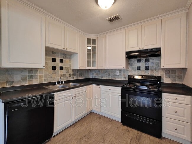 Building Photo - 3383 Sunnybrook Ave N