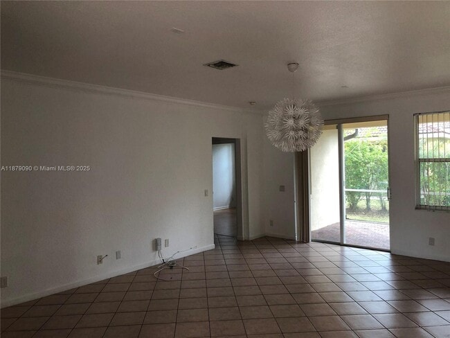 Foto del edificio - 693 Live Oak Ln