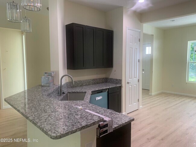 Foto del edificio - 5871 Collins Rd
