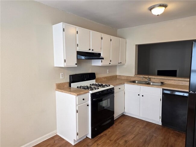 Building Photo - 1225 Oakplace Dr SW