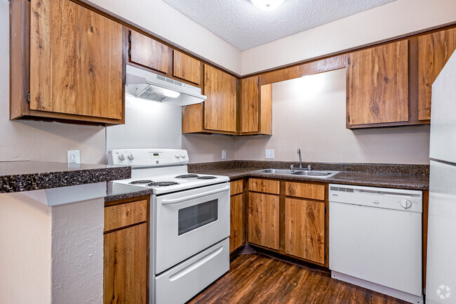 1BR, 1BA - 678SF - Kitchen - Highlands of Duncanville