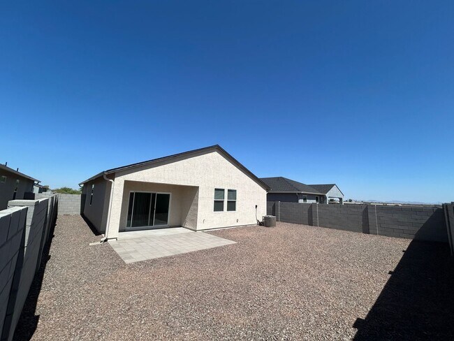 Foto del edificio - Brand New 4-Bedroom Home in DR Horton’s Ne...