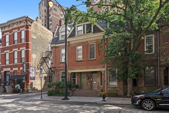 Building Photo - 2113 N Clark St