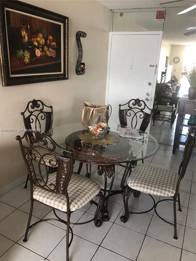 Foto del edificio - 4675 W 18th Ct