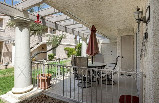 Building Photo - 505 S Farrell Dr