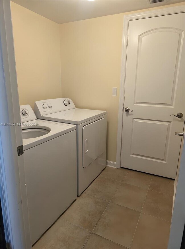 Foto del edificio - 7350 SW 89th St