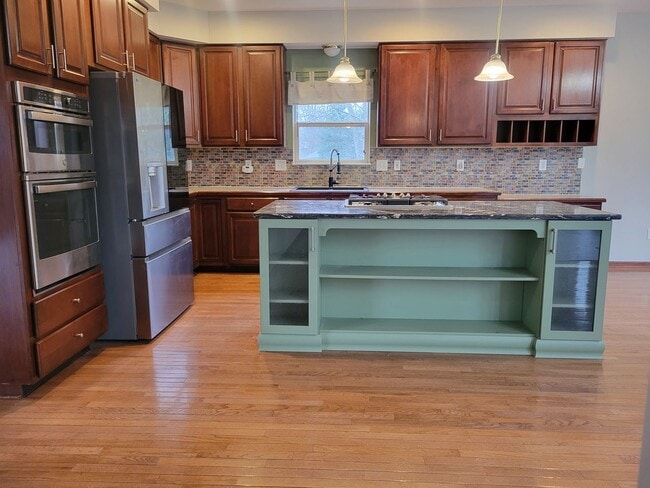 Foto del edificio - 8162 Chateau Ln