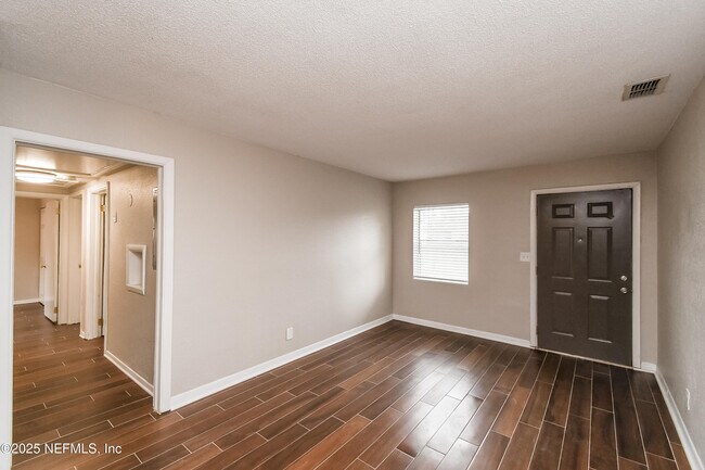 Foto del edificio - 10429 Anders Blvd