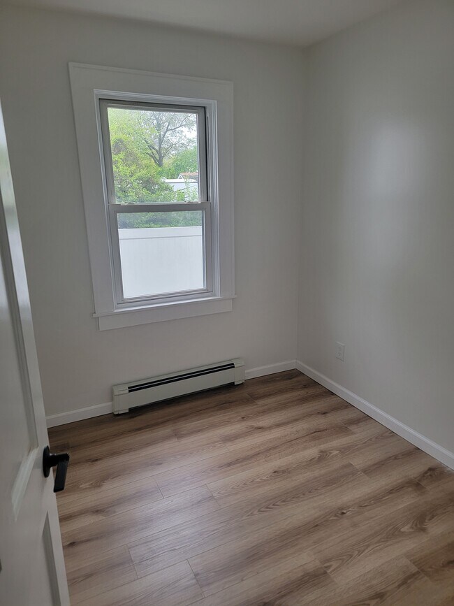 Dormitorio 2 - 561 De Mott Ave