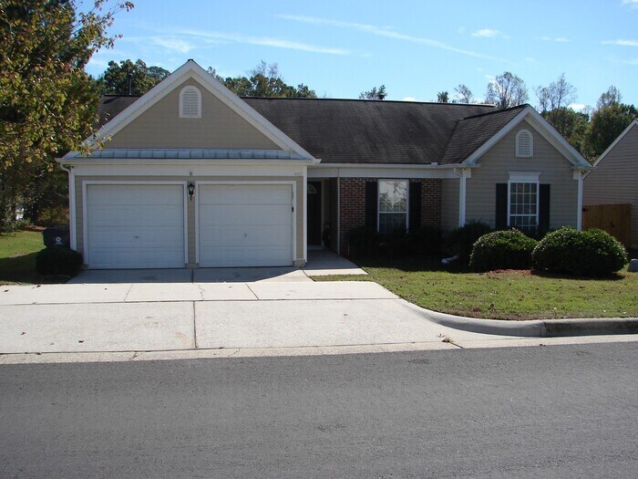 Primary Photo - 404 Kinship Lane