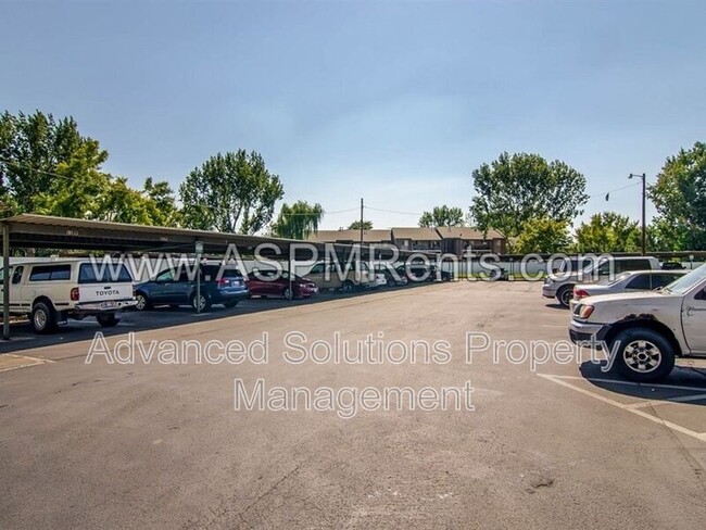 Foto del edificio - 1353 N Redwood Rd