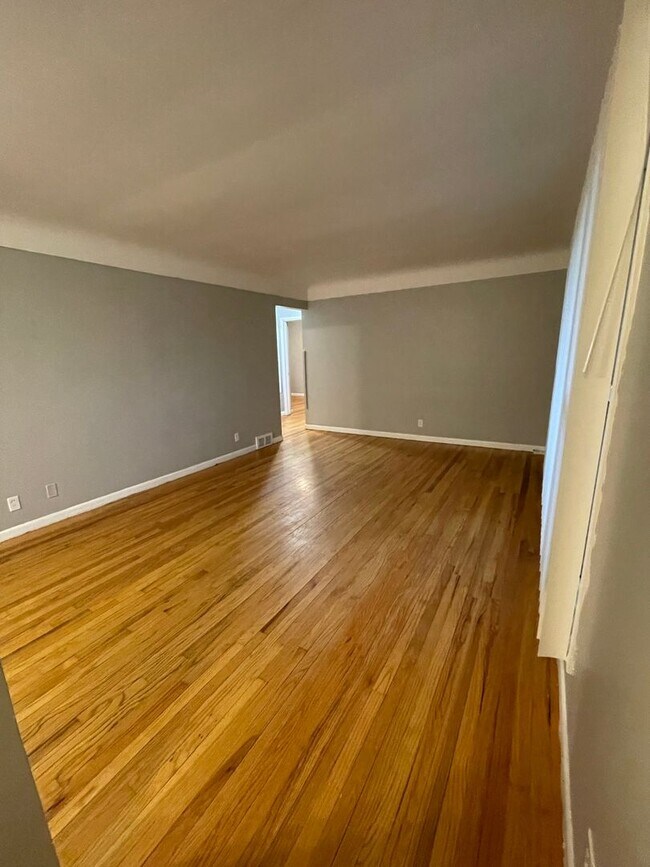 Foto del edificio - Three Bedroom Home in the Established Ann Arbor Wines Neighborhood!