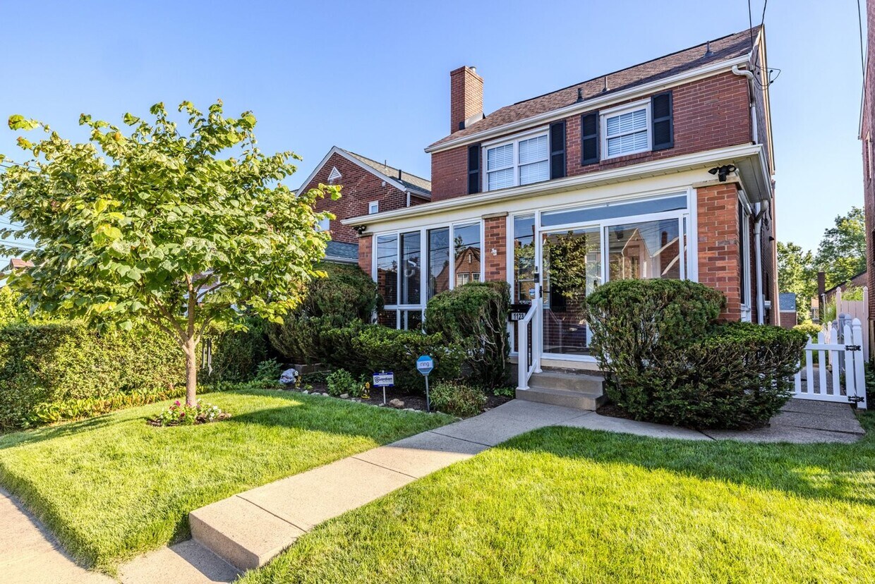 Primary Photo - 3 Bedroom Completely Remodeled Single Fami...