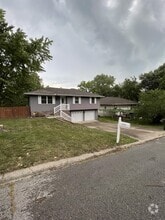 Building Photo - 503 Applewood Rd