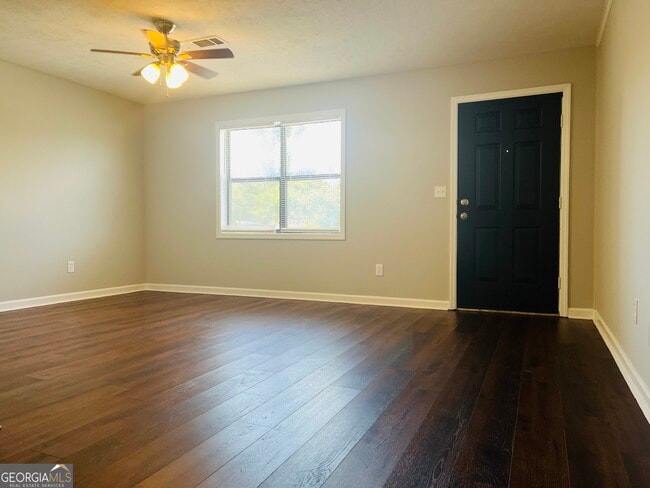 Building Photo - 403 Breezy Pnes