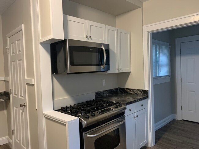 Foto del edificio - Beautiful Duplex at 49th & College