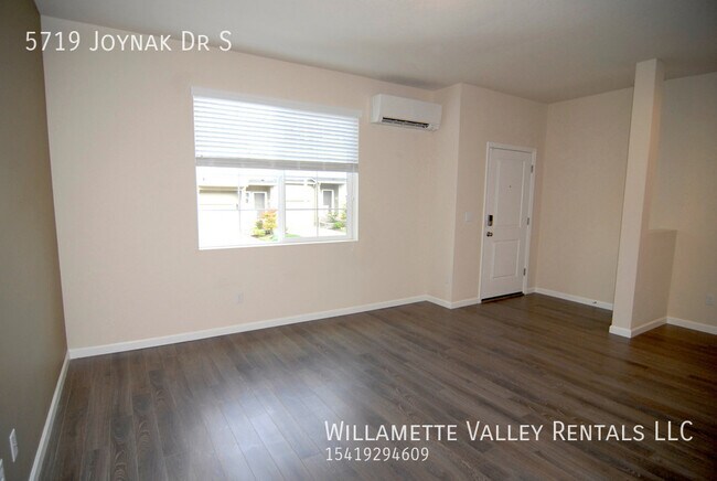 Foto del edificio - Townhome in South Salem