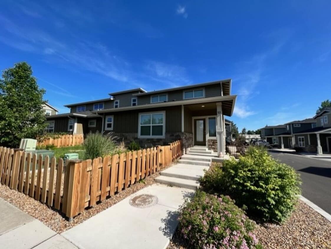 Primary Photo - Stylish 3 Bedroom Duplex with Scenic Views...
