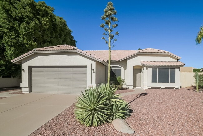 Building Photo - 6566 E Fox St