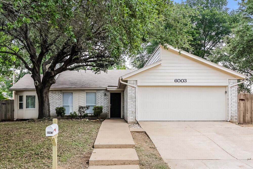 Foto principal - 6003 Cool Springs Dr