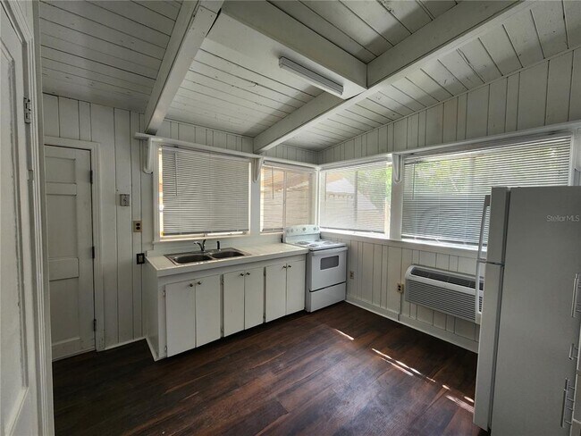 Foto del edificio - 120 SE 7th St