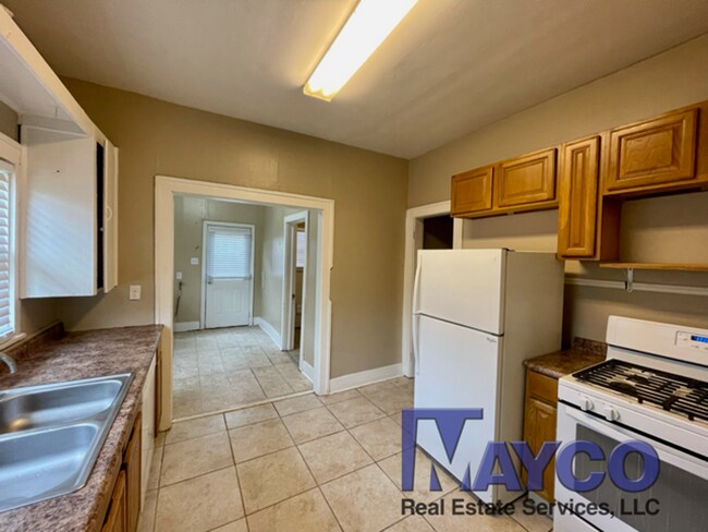 Building Photo - 3 bedroom 2 bath in Highland for Rent to Own!