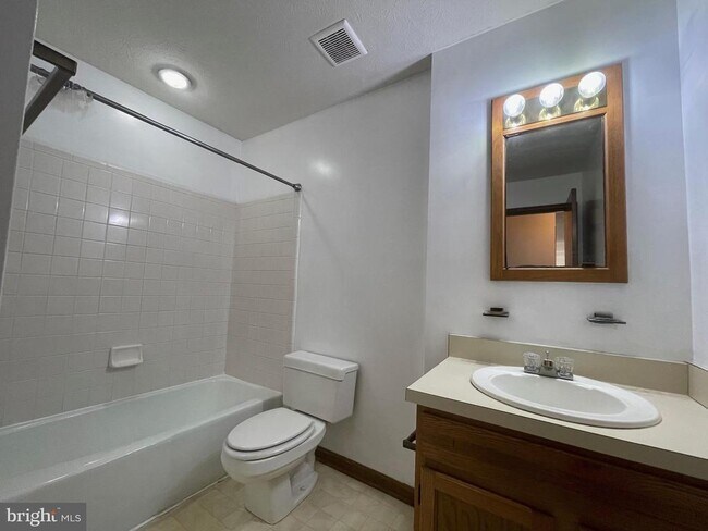 Foto del edificio - 44790 Locust Ridge Ct