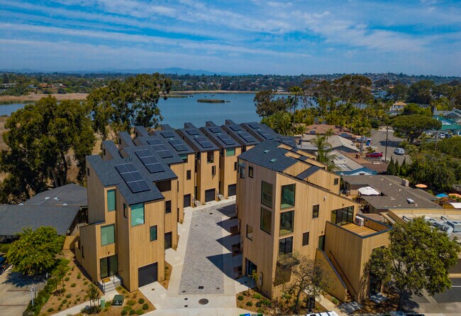 Building Photo - 578 Laguna Dr