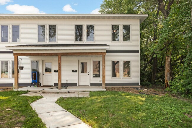 Fachada del dúplex - 2927 Marshall St NE