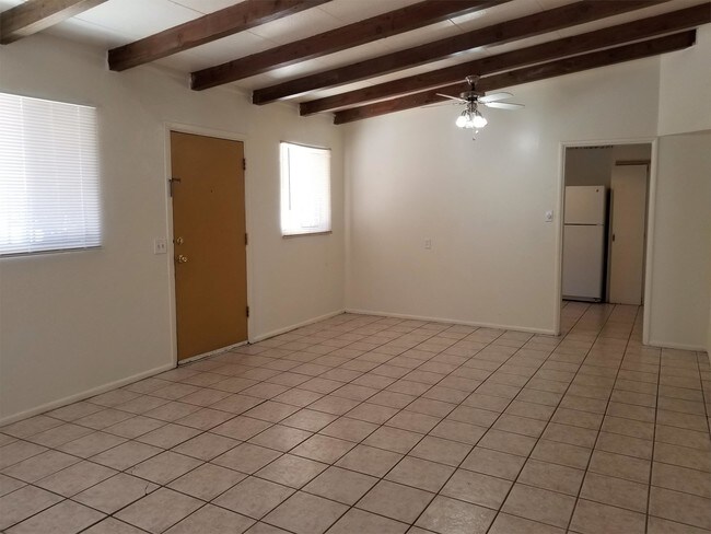 Foto del edificio - 3919 E Lind Rd
