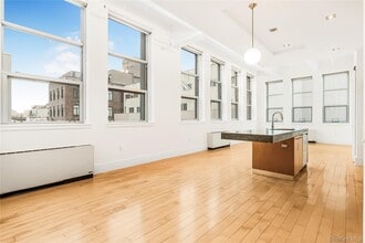 Building Photo - 55 Berry St