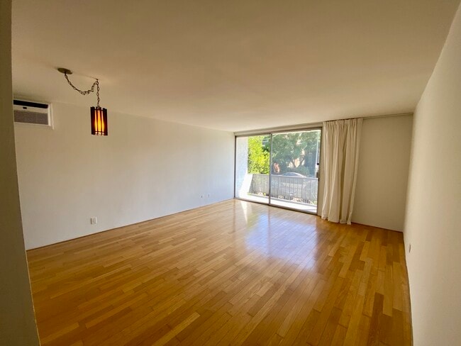 Building Photo - 1837 N Wilton Pl