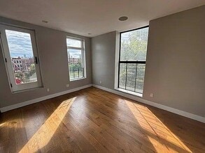 Building Photo - 459 E 135th St