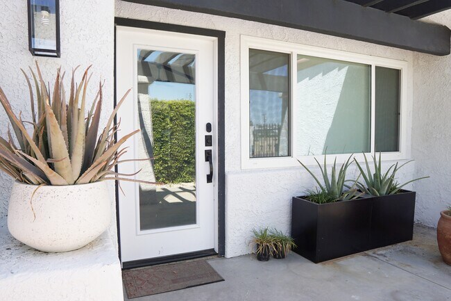 Foto del edificio - 33865 Cathedral Canyon Dr