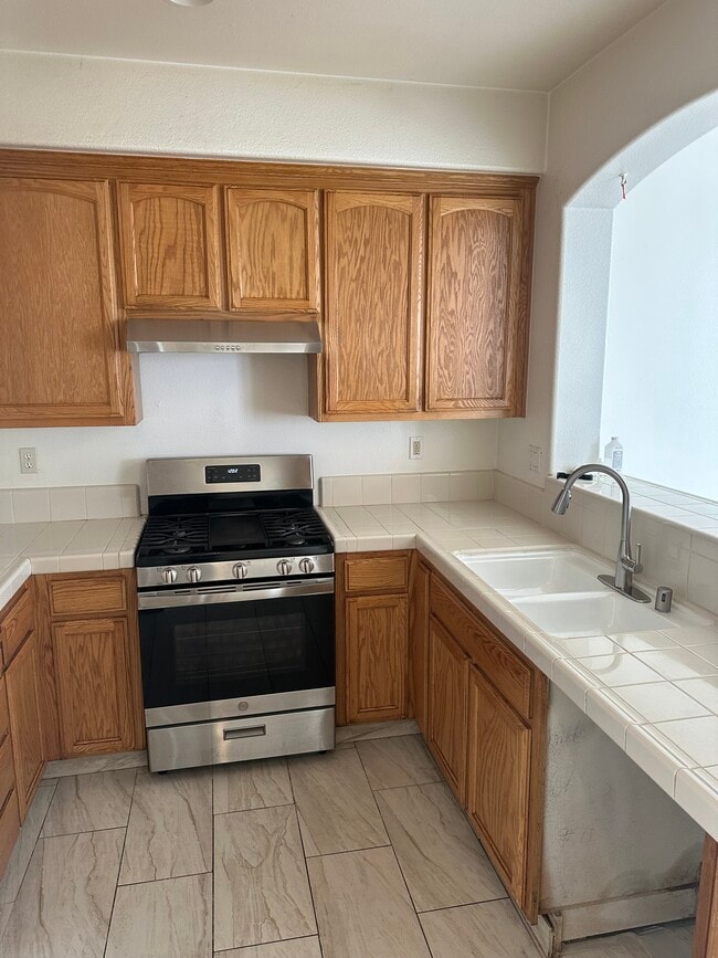 Building Photo - 646 Vazquez Ave