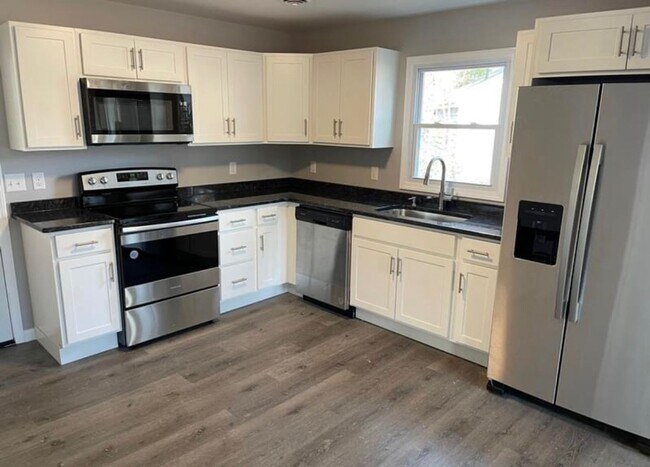 Foto del edificio - 2 Bed 1 Bath Rental Opportunity in New Har...