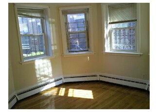Building Photo - 126 Warren St
