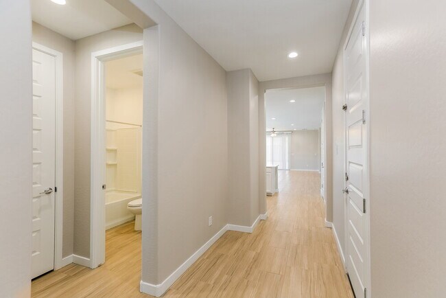 Foto del edificio - 1219 E Glass Ln