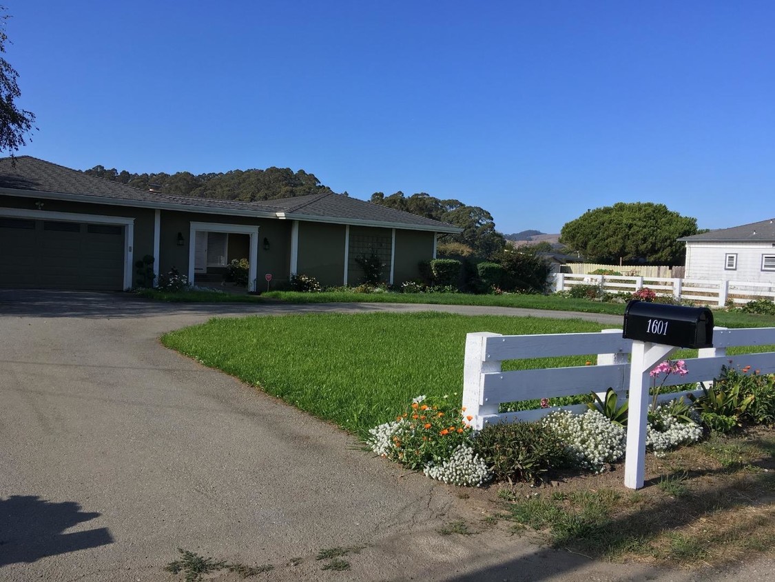 Primary Photo - 4 bedroom in Pescadero CA 94060