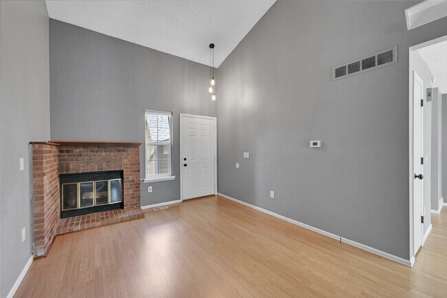 Building Photo - $2,800 - 3 Bed,  2.5 Bath Townhome in Arva...