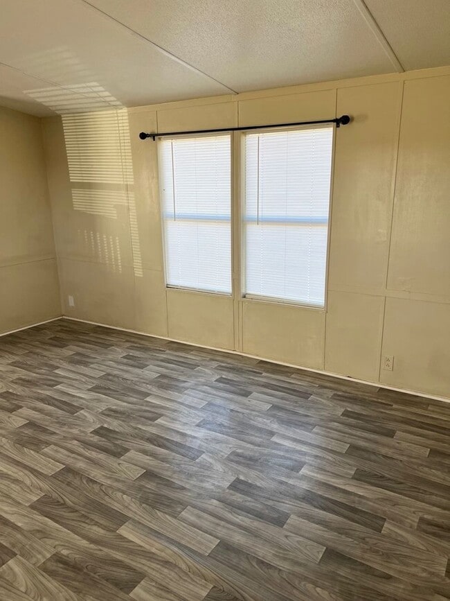 Building Photo - Singlewide Mobile Home in Country Setting