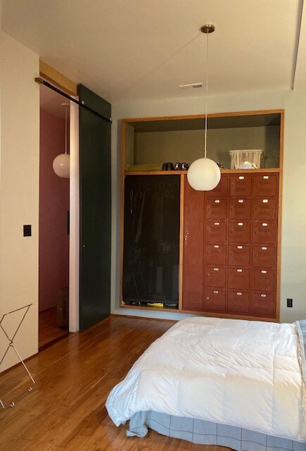 Closet in main bedroom + locker storage - 922 Capp St