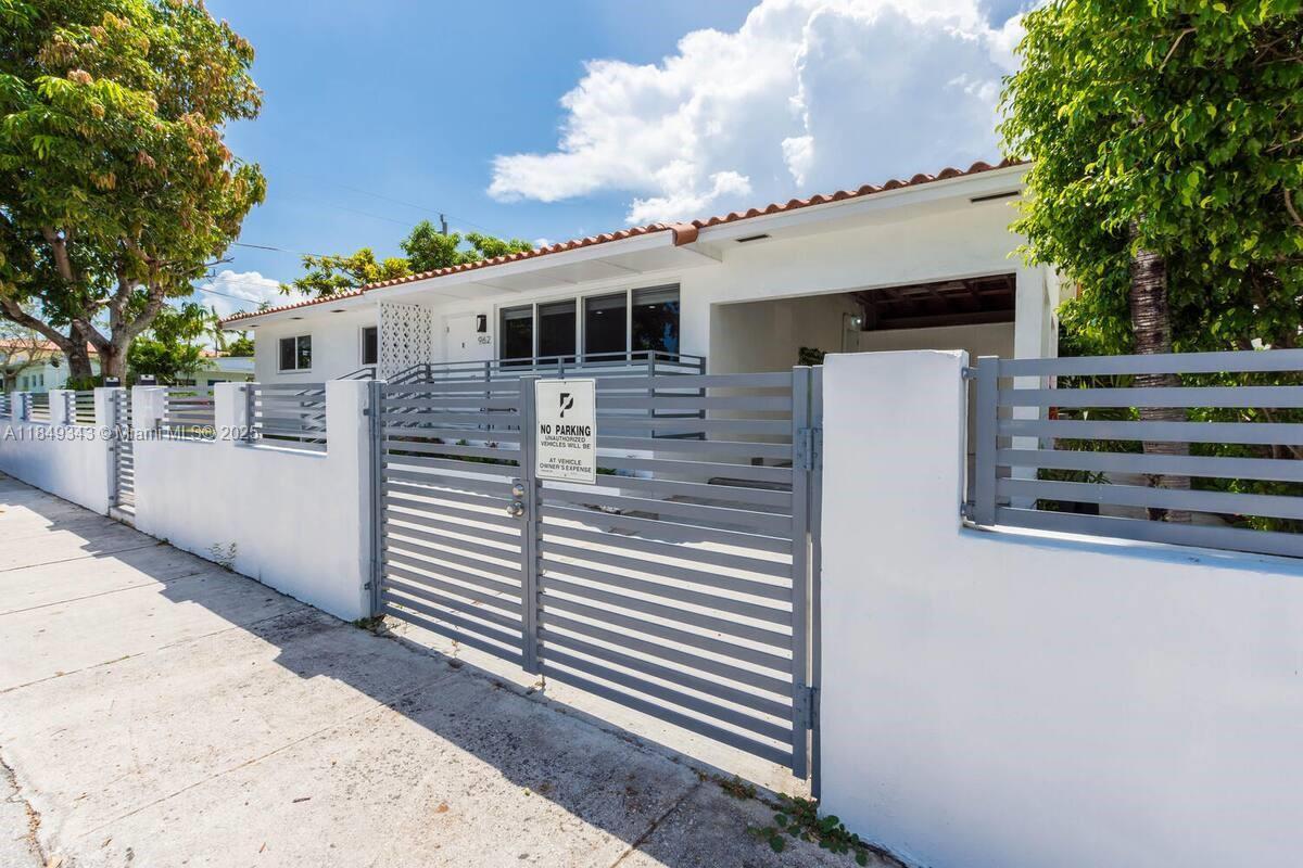 Foto principal - 962 SW 6th Ave