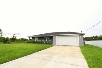 Building Photo - 555 Oakshire Ln