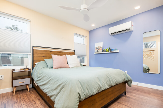Foto del edificio - 4877 Beach Ct