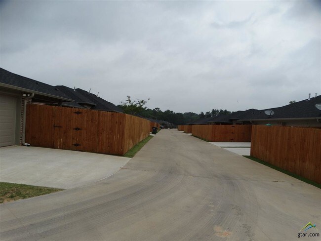 Foto del edificio - 5056 Shiloh Village Dr