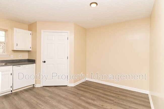 Building Photo - 2425 Ashmore Ave